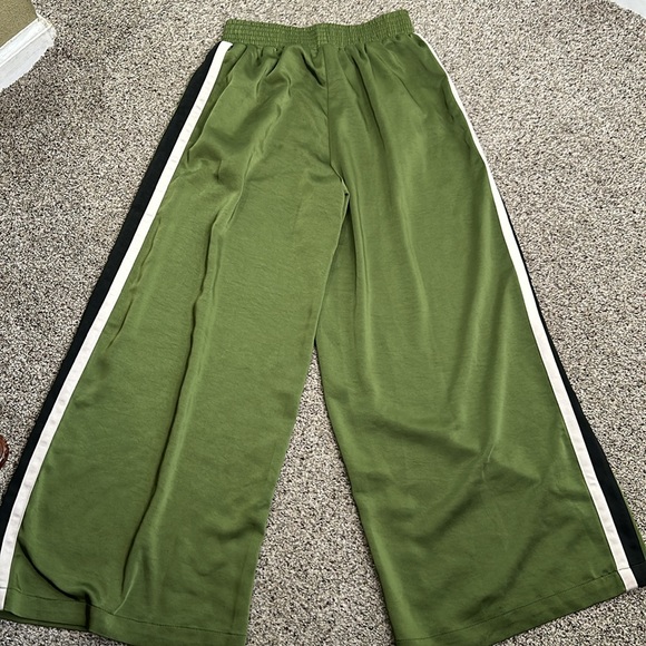 Lost INK olive green wide leg satin pants size small - Picture 9 of 9